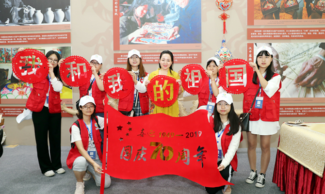 陕西省庆祝中华人民共和国成立70周年成就展开幕