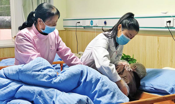 西安莲湖区第一爱心护理院揭牌