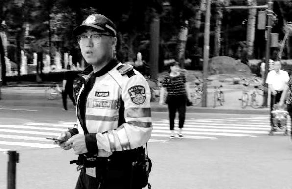 西安輔警執(zhí)勤時壯烈犧牲 行車記錄儀留下了他奮不顧身的一幕