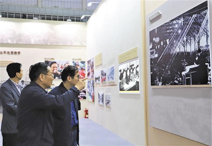 “草棚大礼堂”里的“西迁人”