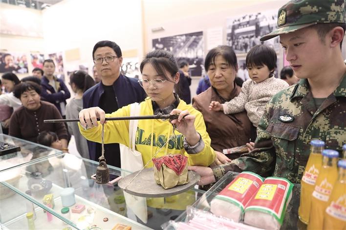 聚焦陜西省慶祝中華人民共和國成立70周年成就展 老物件與新科技同奏時代交響曲 ——陜西省慶祝中華人民共和國成立70周年成就展側記