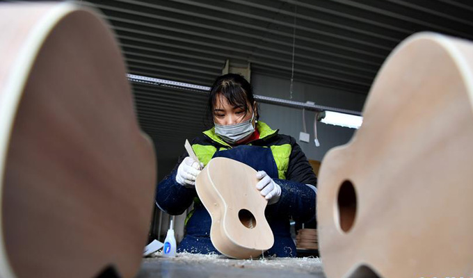 陕西城固：产业发展助脱贫