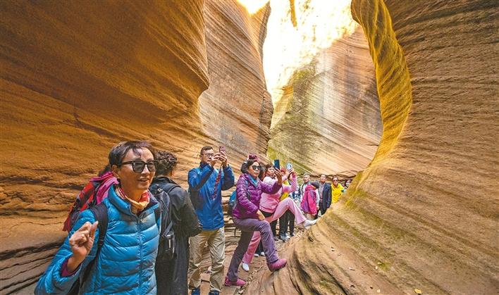 甘泉大峡谷：黄土高原自然地缝奇观