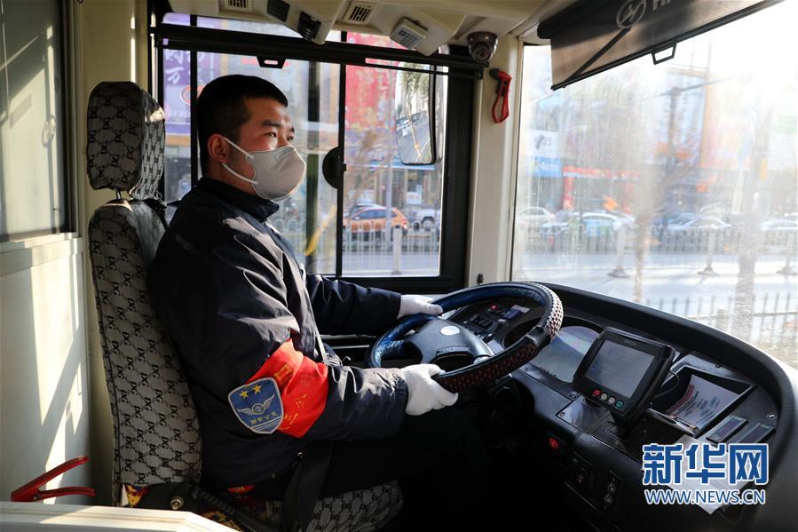 疫情下的公交司机：只要有一名乘客，我们也要坚守！