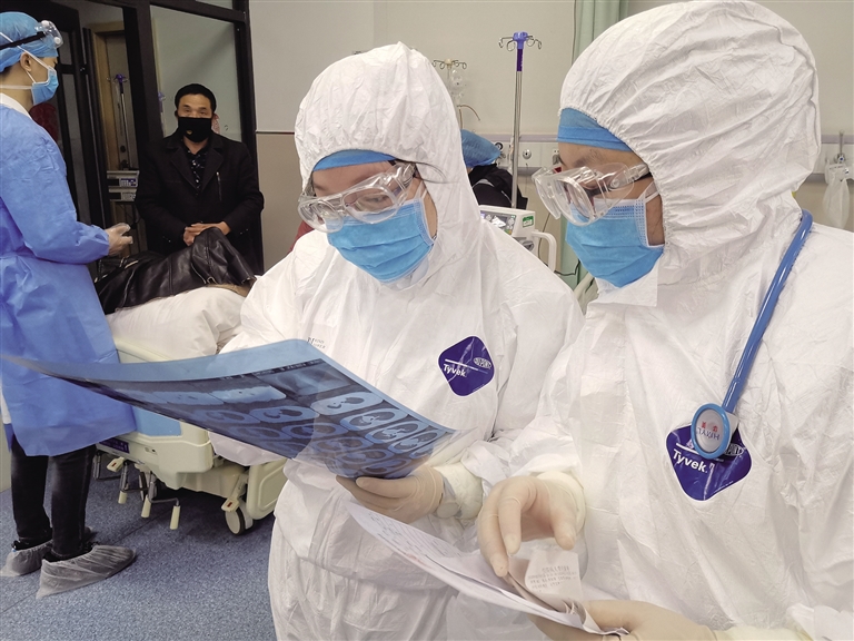 结束隔离观察19个小时后她俩重返急诊第一线