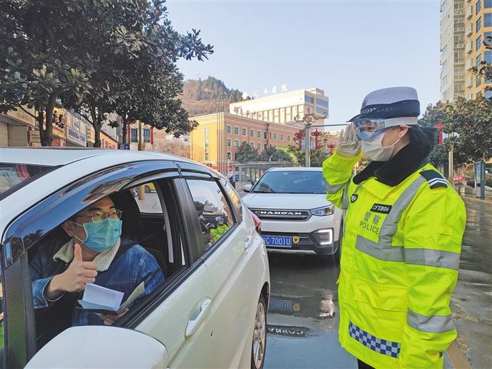 陕西交警：风雨无阻战疫情