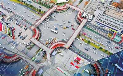 车流奏响城市音符