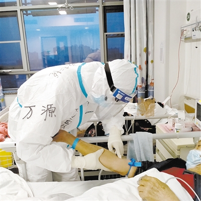 這個白衣“小虎隊”中 個個是“暖男”