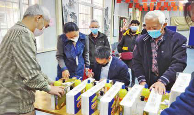 西安光机所为老同志发放防疫消毒物资