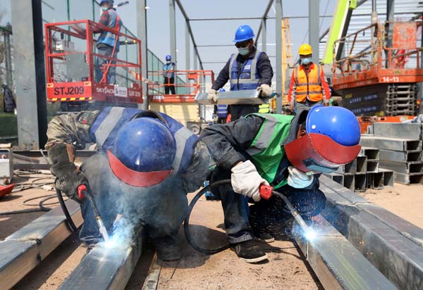 首架指定入境国际客运航班落地西安 西安咸阳国际机场旅客分流中心二期工程正加紧建设