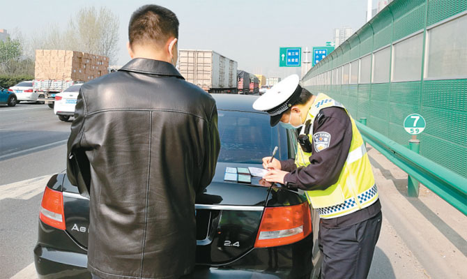 我市开展高速公路交通安全整治行动 一天查处各类违法行为756例