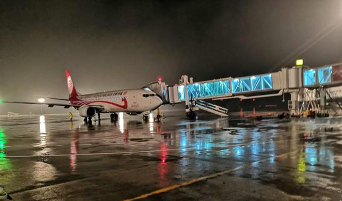 湖北复航首个离鄂班机起飞 搭载64位乘客飞往福州