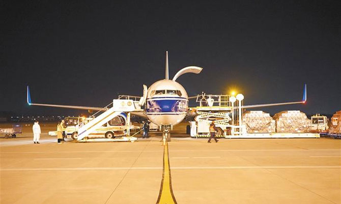 陕西首架防疫物资全货运包机飞往德国