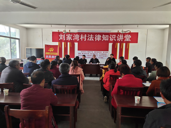 石泉縣熨斗鎮(zhèn)在群眾最需要的地方“開課”