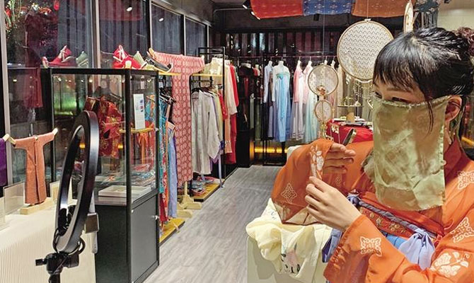 多点发力 服务业复苏“春风”劲吹