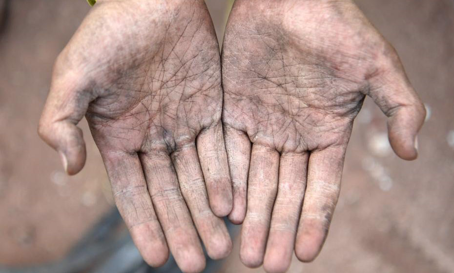 四川西昌森林火灾火场坚守的扑火队员