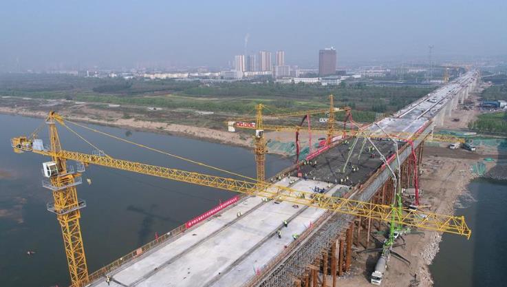 银西高铁陕西渭河四线桥合龙