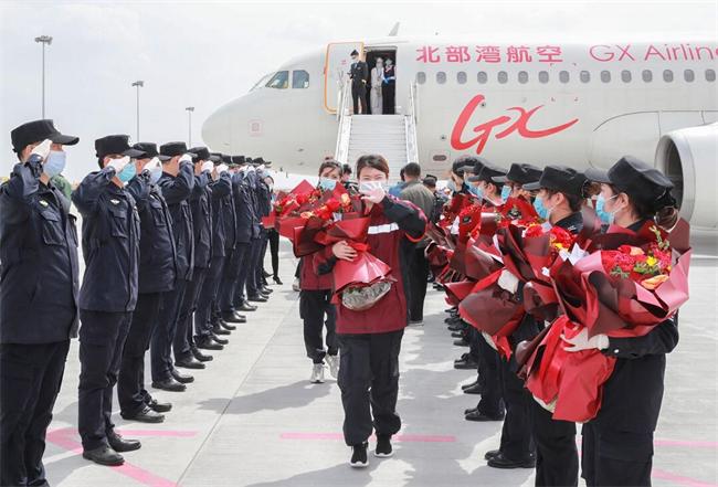 第三批歸來！榆林市12名援鄂醫(yī)護人員平安返榆