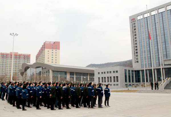 麟北煤業(yè)公司為抗擊新冠肺炎疫情犧牲烈士和逝世同胞舉行哀悼活動(dòng)