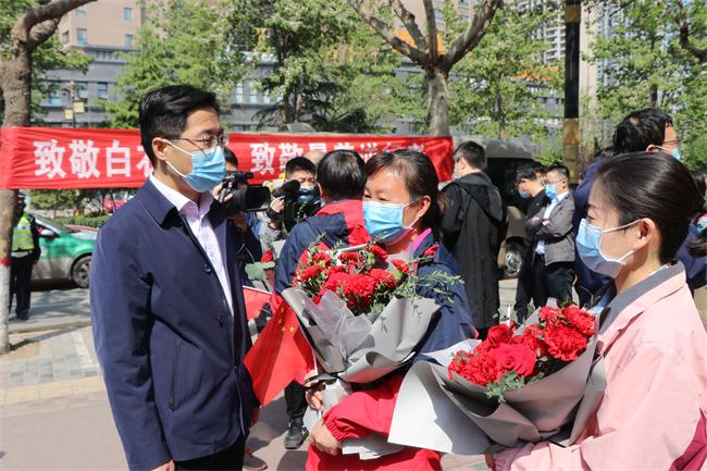 白衣凱旋！咸陽6名醫(yī)療隊員馳援湖北凱旋歸來
