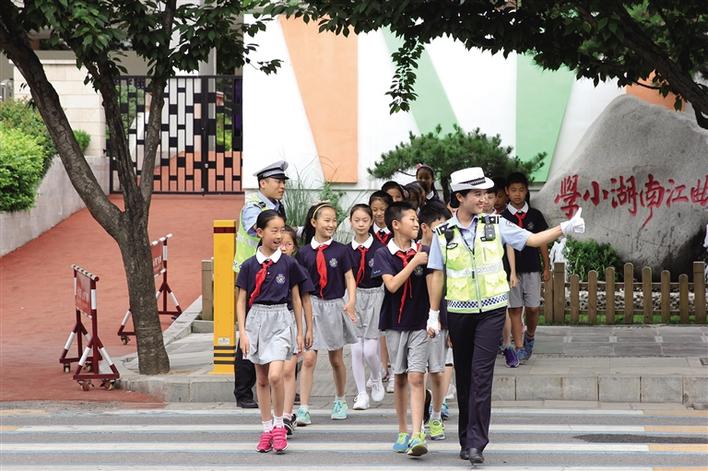 “车让人·人守规” 扮靓城市文明底色