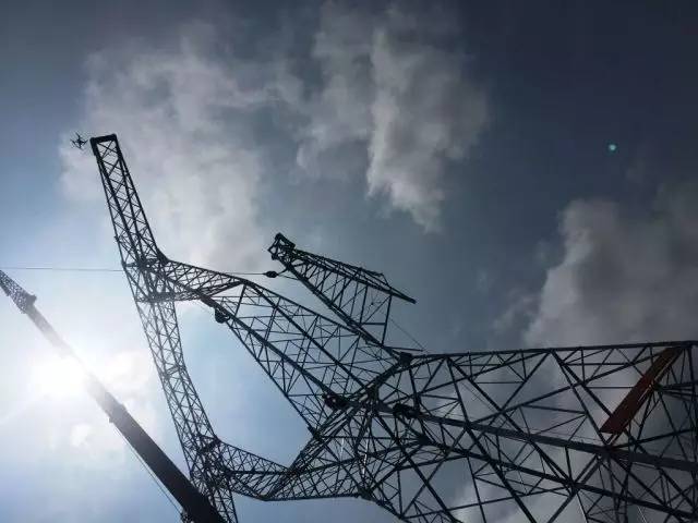 國網(wǎng)陜西電力推進(jìn)西安東北部330千伏架空輸電線路遷改落地工程建設(shè)