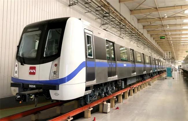 西安地铁6号线列车顺利抵达！“星空蓝”亮相古都！