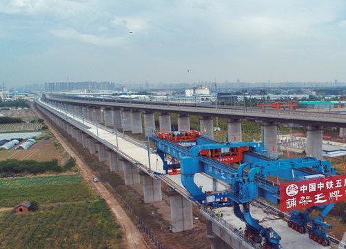 西银高铁全线箱梁架设任务完成 铺轨通道全面打通