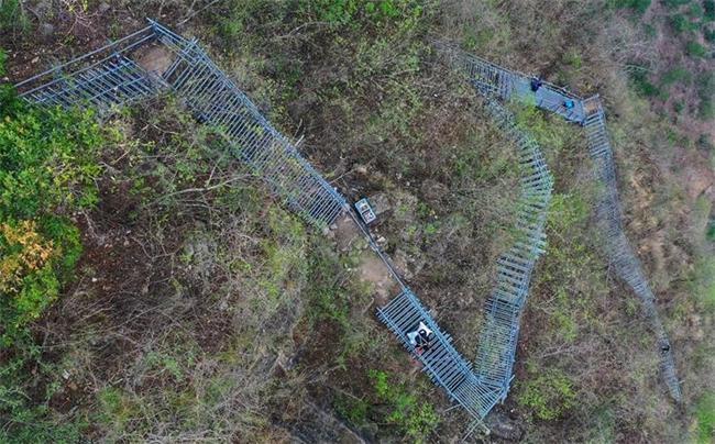 出悬崖记——四川凉山“悬崖村”贫困群众走下“天梯”搬新居