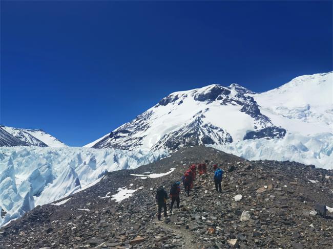 2020珠峰高程测量登山队抵达海拔6500米前进营地