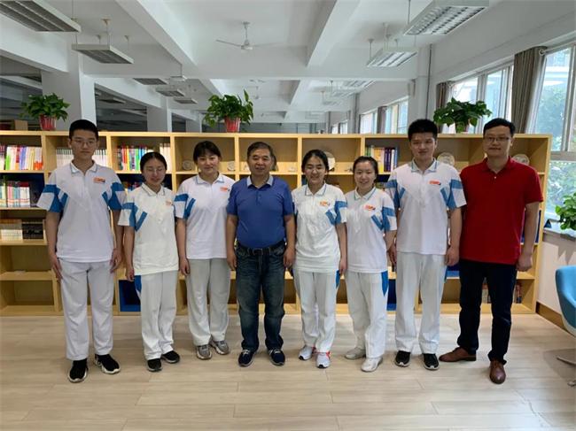 <font color='DA0000'>连续5年！西安高新一中的学生“提案”，又被带上全国两会啦</font>