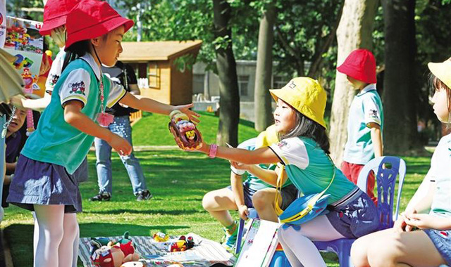 每个人脸上都笑开颜——祝全省小朋友们节日快乐！