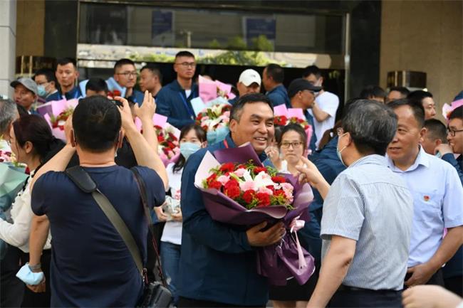 <font color='DA0000'>凯旋！国测一大队2020珠峰高程测量队员从西藏返回西安</font>