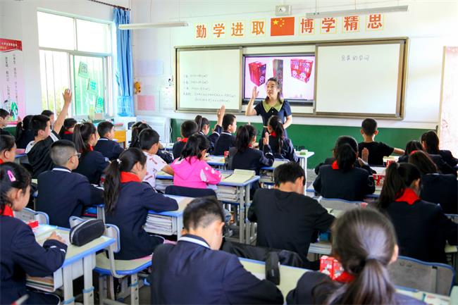 民進(jìn)基層支部走進(jìn)小丘鎮(zhèn)白瓜小學(xué)開(kāi)展“送教下鄉(xiāng)”活動(dòng)