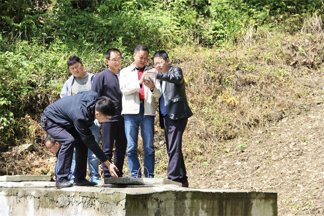 紫陽(yáng)：“點(diǎn)對(duì)點(diǎn)”監(jiān)督著力解決群眾飲水困難