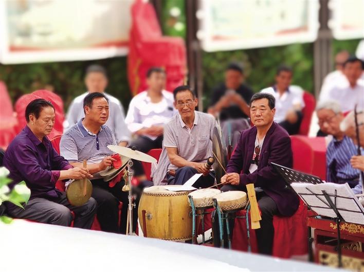 撂下锄头上戏台 演演咱村新鲜事