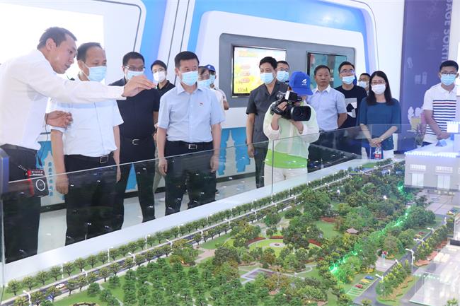 <font color='DA0000'>西安市2020年六五环境日主题宣传实践活动在蓝田县举行</font>