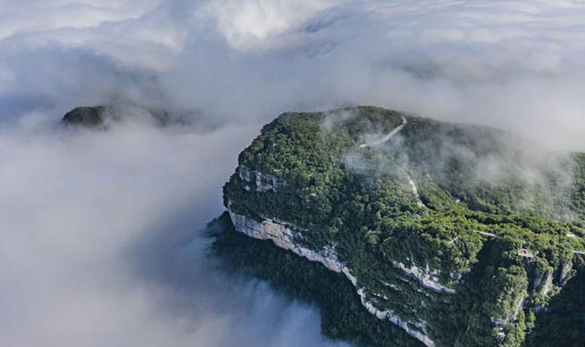 陕西汉中：龙头山云海美