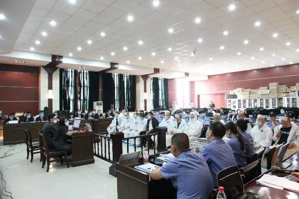 渭城檢察院檢察長出庭支持公訴首例涉嫌黑社會(huì)組織犯罪案件