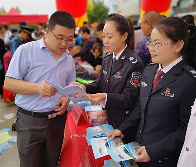 定邊縣組織開展“安全生產(chǎn)月”宣傳咨詢?nèi)栈顒?/> </a> </div>
                <div   id=