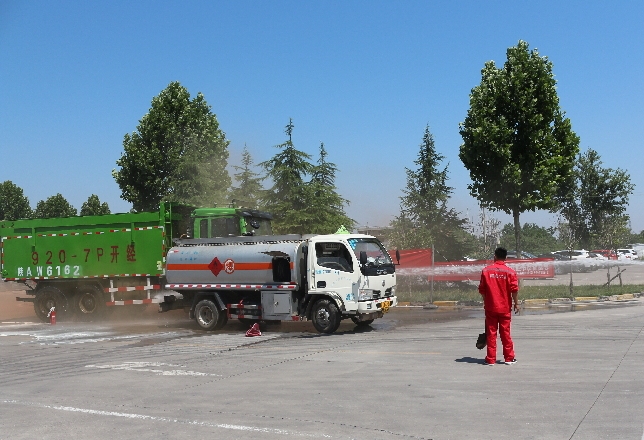 西安多部門聯(lián)合開展安全生產(chǎn)月?；愤\(yùn)輸應(yīng)急演練