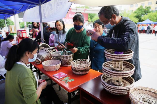 定邊縣舉辦“文化和自然遺產(chǎn)日”非遺展演活動(dòng)