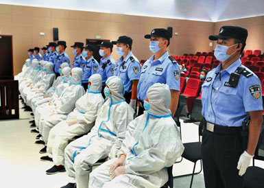 雁塔法院公開審理張某某等14人涉嫌組織、領(lǐng)導(dǎo)、參加黑社會性質(zhì)組織案