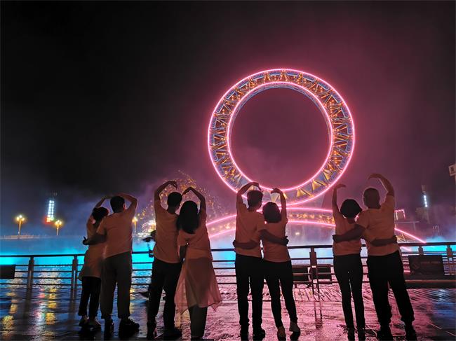 50對新人齊聚太白山下感受“太白山之眼”靈動璀璨