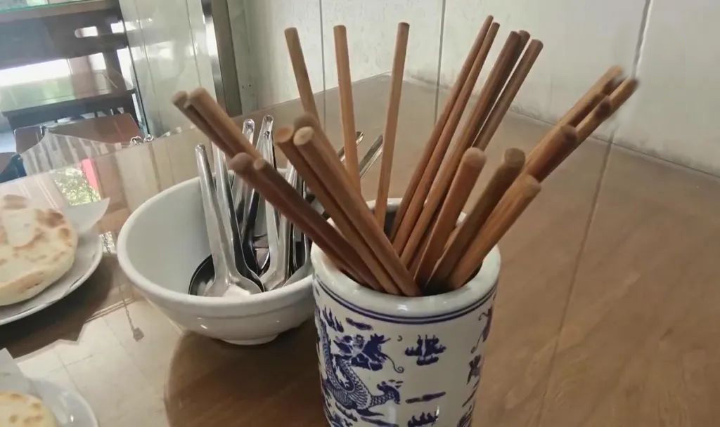 记者调查 | “用着用着就忘了”，西安公勺公筷理念仍需推广