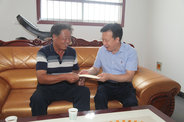三原縣政協(xié)主席周新合走訪慰問老黨員和困難黨員