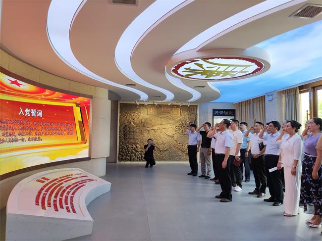漢濱區(qū)政協(xié)提案委黨支部、社法委黨支部聯(lián)合開展慶“七一”主題黨日活動(dòng) ?