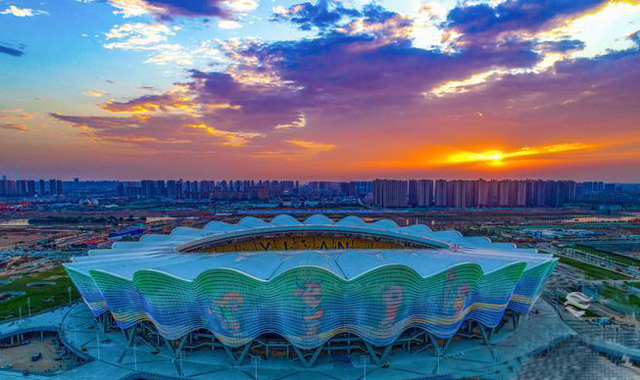 西安奥体中心主体育场“盛世之花”绽放灞河之畔