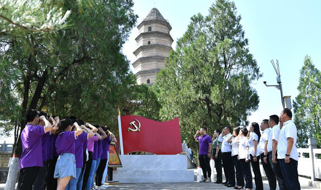 陕西延安：红色教育迎“七一”