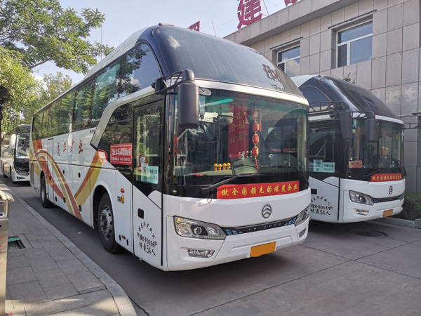 陜北礦業(yè)龍華公司：“小六”的通勤故事